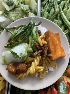 Hình ảnh Cơm thập cẩm - đậu hũ sốt cà chua
