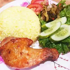 Cơm gà nhỏ xối mỡ - 62.000 ₫ tại Cơm Gà Xối Mỡ Ông Địa - Lý Chính Thắng