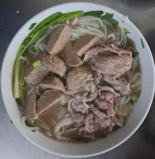 Phở tái - bò viên - 69.000 ₫ tại Phở & Bún Bò Dung - Lê Văn Sỹ