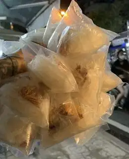 Hình ảnh Bánh tráng Ps xâu vò muối hành phi