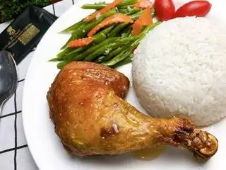 Gà chiên + đồ xào + canh ( đùi hoặc má đùi)  - 42.000 ₫ tại Cơm Bình Dân 175 - Võ Văn Tần