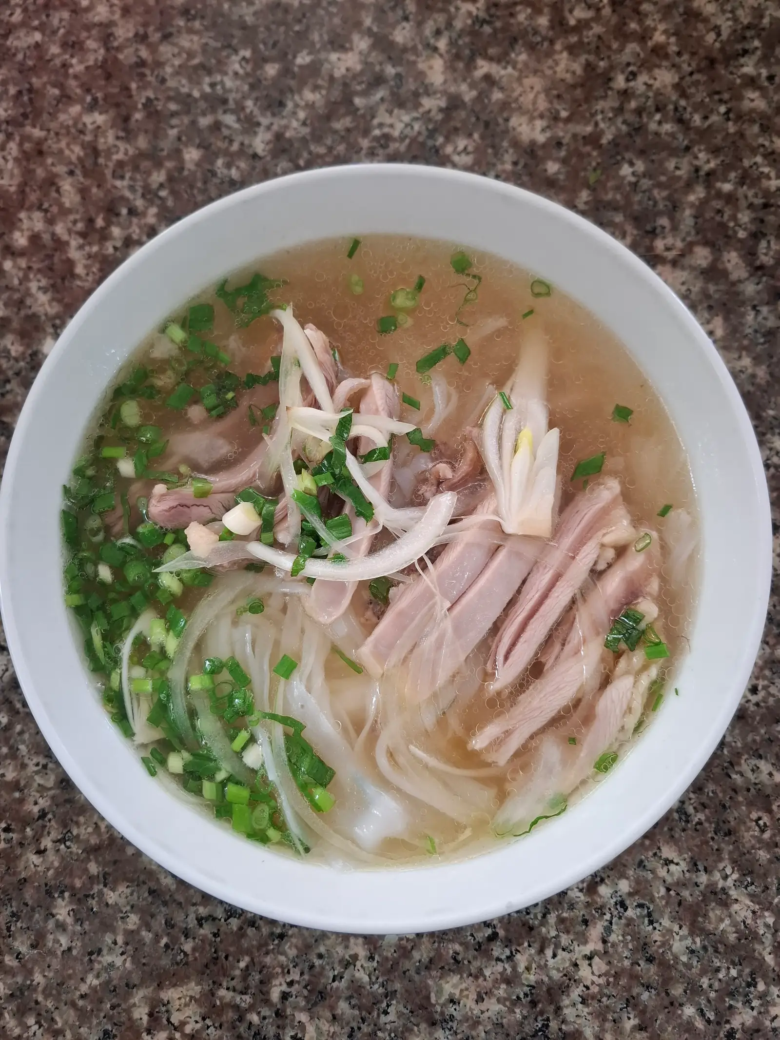 Phở đùi gà - 60.000 ₫ tại Miến Phở Gà 43 Mạc Đĩnh Chi - Bà Huyện Thanh Quan