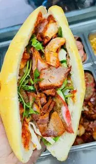 Bánh mì thập cẩm đặc biệt - 32.000 ₫ tại Tiệm Bánh Mì & Xôi Út Minh - Huỳnh Tấn Phát