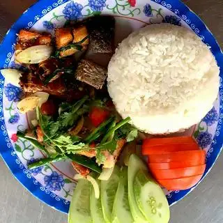 Cá dứa chiên dấm đường - cơm trắng - 64.000 ₫ tại Cơm Cháy Kho Quẹt - Cơm Chiên & Mì Xào - Đường 50