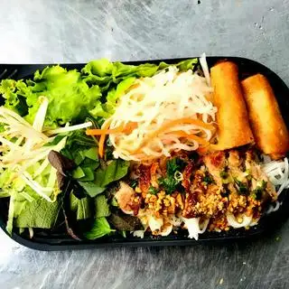 Bún thịt nướng - chả giò - 45.000 ₫ tại Bún Thịt Nướng Cô Tư - Nguyễn Văn Nghi