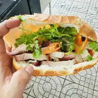Bánh mì - 35.000 ₫ tại Gia Phát - Bánh Mì Heo Quay & Bánh Hỏi Heo Quay - Rạch Bùng Binh