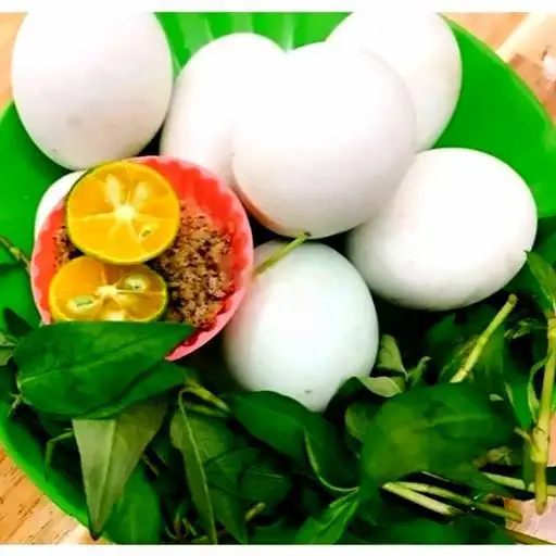 Hình ảnh Hột vịt lộn luộc nước dừa và xã 3 trứng