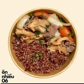 Hình ảnh Cơm gạo lứt bò xào nấm