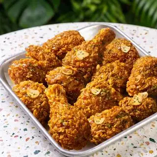 Hình ảnh Gà rán giòn tỏi xốt mặn ngọt