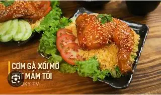 cơm chiên gà mắm tỏi (lớn)  - 72.000 ₫ tại Cơm Chiên Gà Xối Mỡ Linh - Võ Thị Đặng