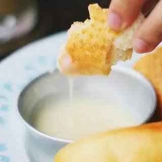 Bánh Mì Chấm Sữa - 15.000 ₫ tại Bánh Mì Chấm Hung Tubes - Hai Bà Trưng