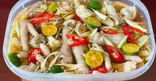 Hình ảnh chân gà ngâm sả tắc