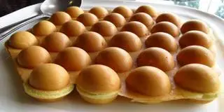 Hình ảnh Bánh trứng truyền thống nhân bơ đậu phộng