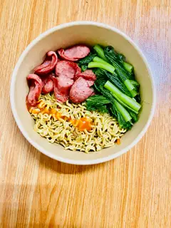Hình ảnh mì trộn lạp xưởng