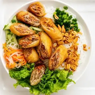 BÚN GẠO MÌ XÀO Chả Giò - 47.000 ₫ tại Bún Siêu Thịt Nướng 29K - Vườn Chuối
