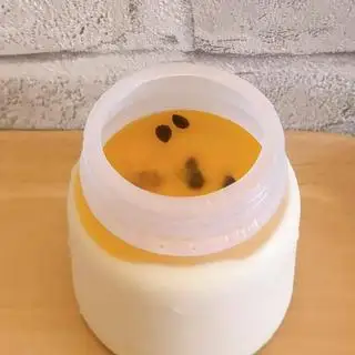 Panna cotta chanh dây - 25.000 ₫ tại Quán Chay & Bánh Nhà Bò - Võ Văn Kiệt