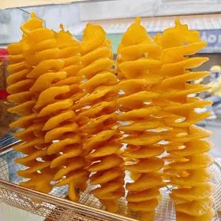 Khoai tây lốc xoáy phô mai - 30.000 ₫ tại Khoai Lang Lắc & Bánh Tráng Trộn - 142 Nguyễn Thượng Hiền