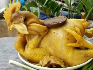 Gà tre chéo luộc - 210.000 ₫ tại Gà Tre Hấp Hành - Quang Trung