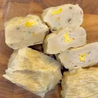 Hình ảnh Tàu hủ ky cuộn chả cá bắp (2 viên)