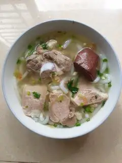 bánh canh xương thịt heo  - 40.000 ₫ tại Quán 17 - Bún Riêu & Canh Bún Giò Heo Cua Ốc - Lê Lai