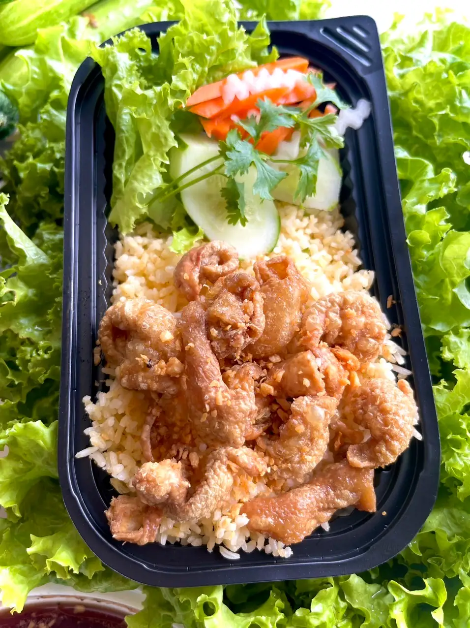 Hình ảnh Mì Xào Da Gà Giòn Sốt Mắm Tỏi