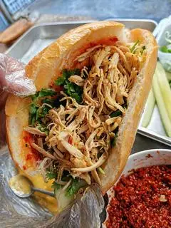 Bánh Mì Gà Xé  - 37.000 ₫ tại Bánh Mì Chả Cá Phan Rang Gia Huy - Đường Số 10