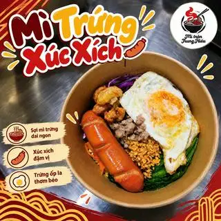 Hình ảnh Mì trộn trứng xúc xích