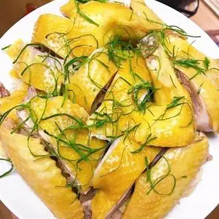 Hình ảnh Gà Hấp Lá Chanh Nguyên Con