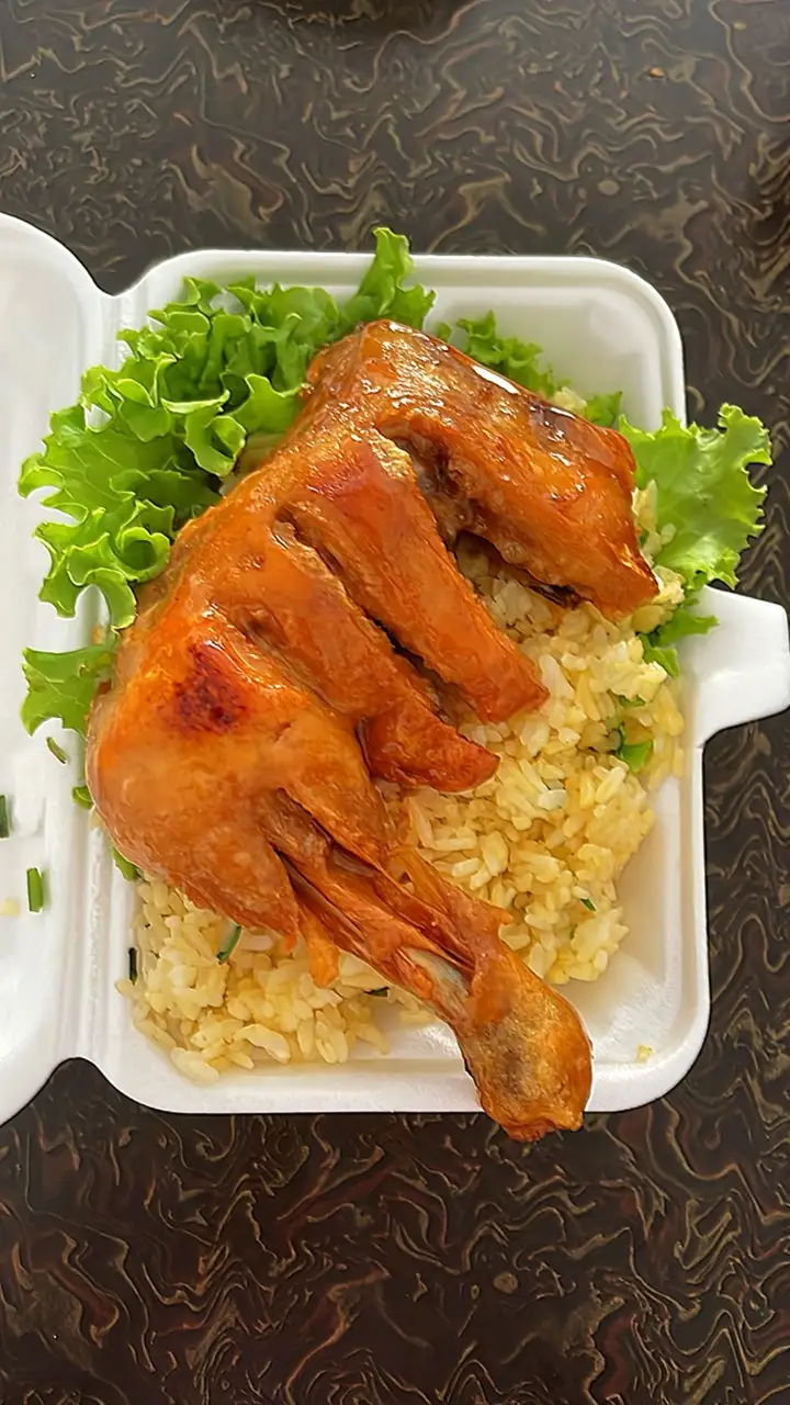 cơm gà xối mỡ (lớn) - 55.000 ₫ tại Cơm Gà Xối Mỡ 491 - Nguyễn Đình Chiểu