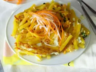Nui chiên (2 trứng) - 35.000 ₫ tại Bánh Xèo Miền Trung Cô Ba - Trần Đại Nghĩa