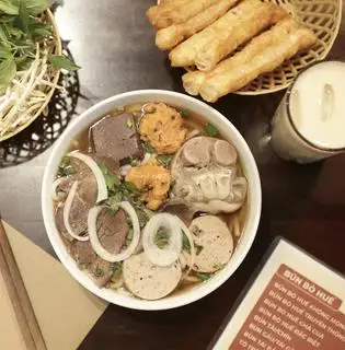 Hình ảnh Bún bò Huế chả cua - sữa đậu - quẩy