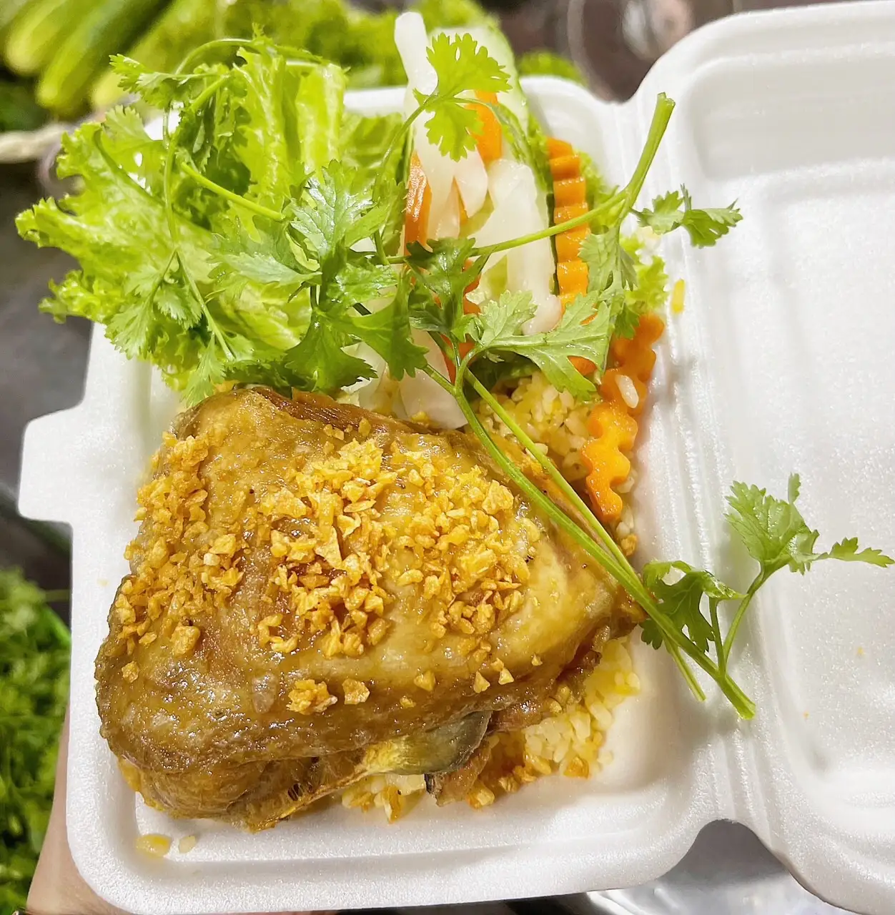 Hình ảnh Cơm Gà Xối Mỡ - Má Đùi Gà ( Tặng phần canh)