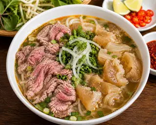Hình ảnh Bún Bò Huế - Tái Gân