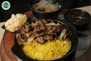 Hình ảnh Cơm Đảo - Cơm Thố Bò Sôt Tiêu Đen