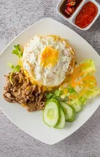 cơm bò trứng ốp la  - 65.000 ₫ tại Cơm Gà Xối Mỡ Tài Lộc - Đặng Thùy Trâm