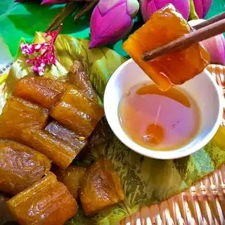 Hình ảnh Bánh tro chấm mật mía