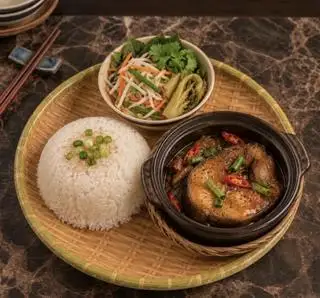 Hình ảnh Cơm Cá Hú Kho Tộ