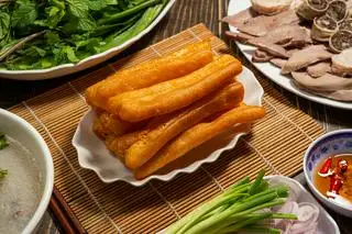 quẩy  - 4.000 ₫ tại Lòng Heo Bắc - Nguyễn Thái Sơn