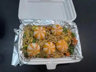 Hình ảnh Mì trộn viên thả lẩu