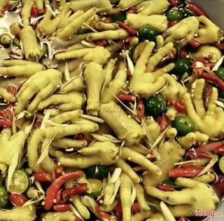 Hình ảnh Chân gà có xương ngâm sả tắc +nuoc chấm 