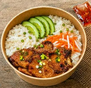 Cơm Tấm Sườn Nướng Mật Ong + Canh - 48.000 ₫ tại 1298 - Cơm Tấm & Bún Thịt Nướng - Huỳnh Văn Chính