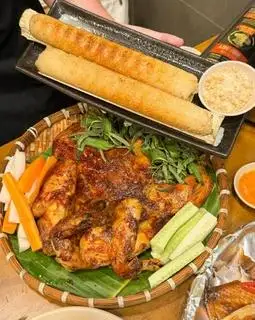 Combo 2: Gà nướng sốt mắm nhĩ + 2 cây cơm lam - 260.000 ₫ tại Gà Nướng Cơm Lam Bánh Bao Trung Hoa - Tôn Đản