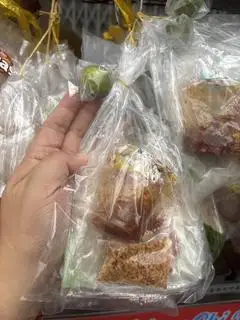 Bánh tráng chấm muối sệt - 15.000 ₫ tại Bánh Tráng Chị Loan - Bánh Tráng Trộn, Bánh Tráng Cuốn, & Bánh Tráng Mắm Ruốc Phan Thiết - Đoàn Như Hài