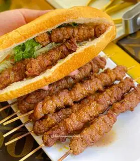 Hình ảnh Bánh mỳ thịt xiên nướng