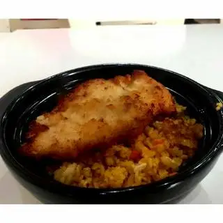 Cơm chiên gà phi lê chiên xả - Fried rice chicken - 80.000 ₫ tại Bò Né Nano - Quốc Hương