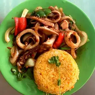 Mực xào sa tế - cơm chiên - 63.000 ₫ tại Cơm Cháy Kho Quẹt - Cơm Chiên & Mì Xào - Đường 50