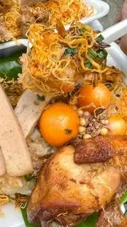 xôi gà rim mắm tỏi  - 40.000 ₫ tại BÁNH MÌ & XÔI MẶN 111 - Vạn Kiếp