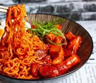Mì cay bánh gạo Tokbokki - 55.000 ₫ tại Yangsan Korean - Quán Ăn Hàn Quốc - Điện Biên Phủ