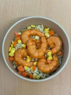 Hình ảnh Mì trộn tôm surimi