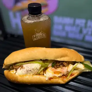 Hình ảnh Combo bánh mì trứng ốp la - 1 đồ uống bất kì